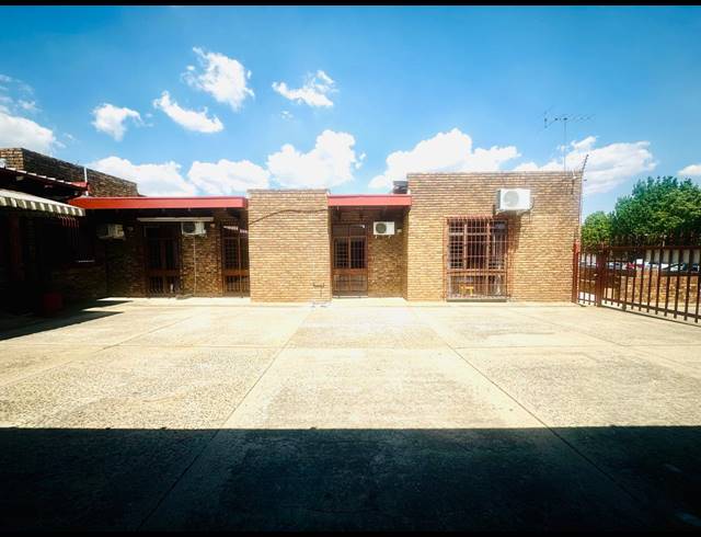 475M² MEDICAL SUITE TO LET IN ALBERTON NORTH